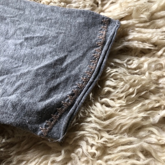 SOLD Tolani by Sundance Super Soft Embroidered Luxe Tee - Picture 5 of 6